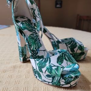 Aldo Monstera leaf chunky heel